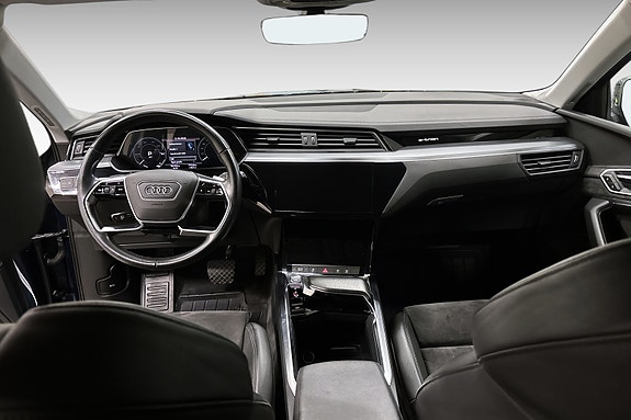 Audi e-tron 12 of 22