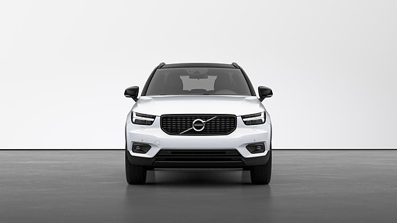 Volvo XC40 3 of 28