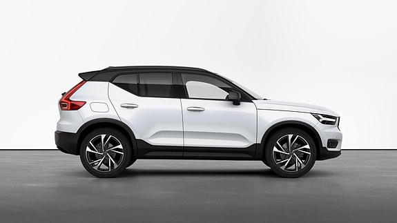 Volvo XC40 4 of 28