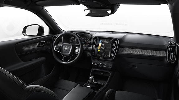 Volvo XC40 17 of 28