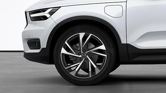 Volvo XC40 16 of 28