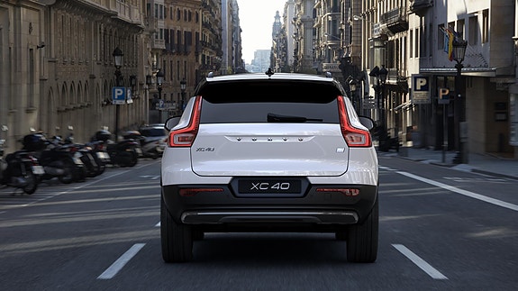 Volvo XC40 10 of 28