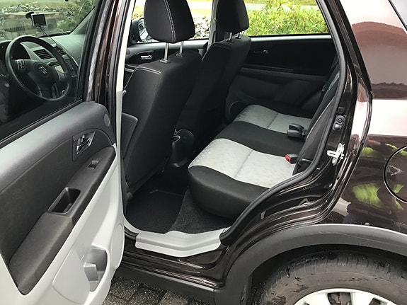 Suzuki SX4 9 of 23