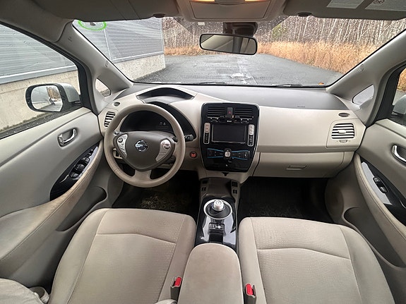 Nissan Leaf 12 of 16