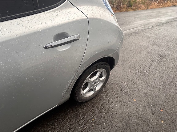 Nissan Leaf 16 of 16