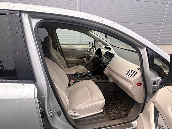 Nissan Leaf 11 of 16