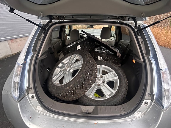 Nissan Leaf 10 of 16