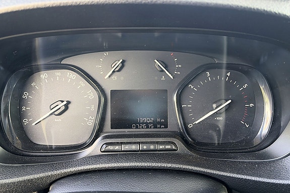 Opel Vivaro 16 of 22