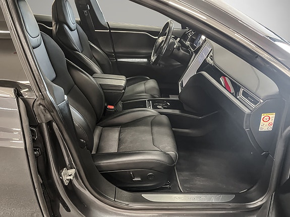 Tesla Model S 16 of 24