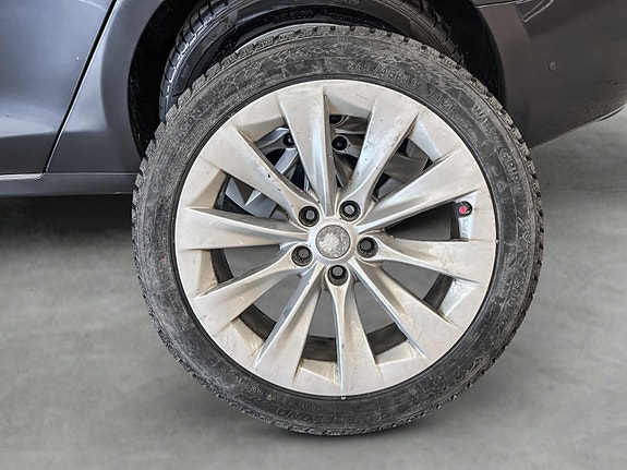 Tesla Model S 21 of 24