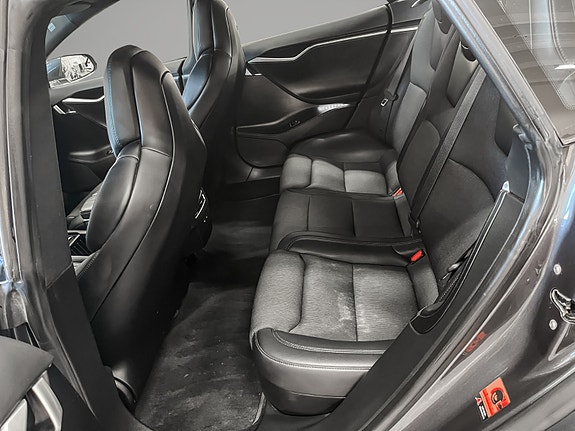 Tesla Model S 17 of 24