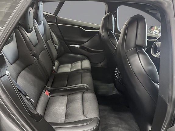 Tesla Model S 18 of 24