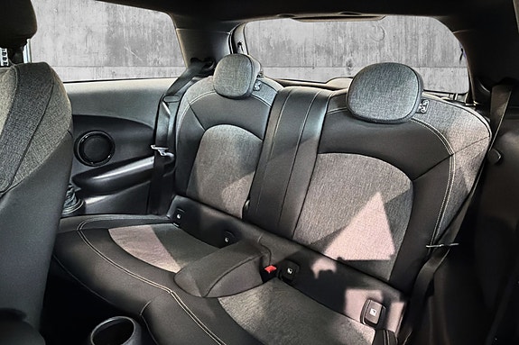 MINI Cooper SE 25 of 25