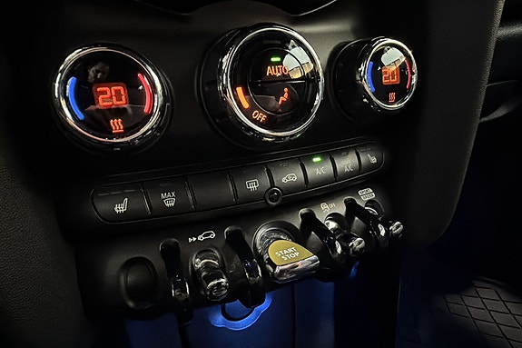 MINI Cooper SE 23 of 25