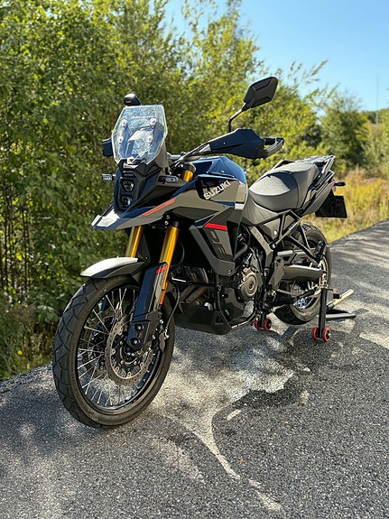 Suzuki V-Strom 800DE 4 of 30
