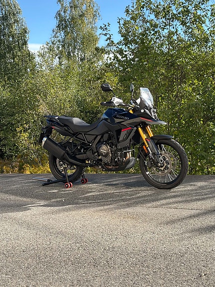 Suzuki V-Strom 800DE 11 of 30