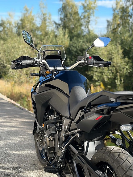 Suzuki V-Strom 800DE 7 of 30