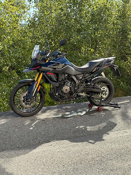 Suzuki V-Strom 800DE 16 of 30