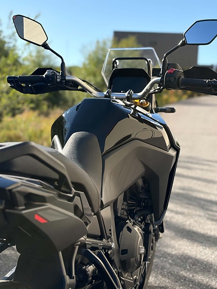 Suzuki V-Strom 800DE 8 of 30