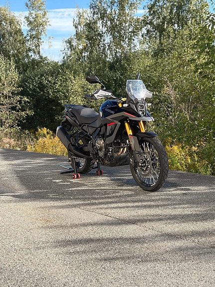Suzuki V-Strom 800DE 2 of 30