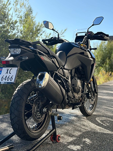 Suzuki V-Strom 800DE 9 of 30