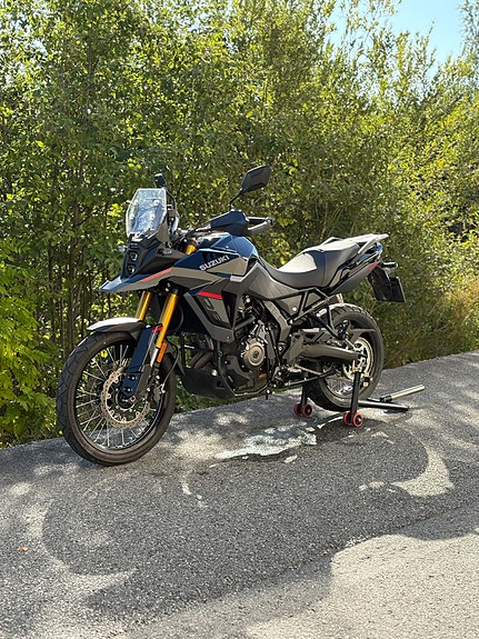 Suzuki V-Strom 800DE 27 of 30