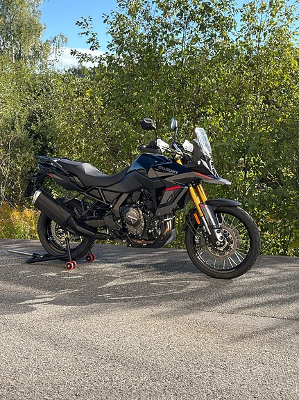 Suzuki V-Strom 800DE 17 of 30
