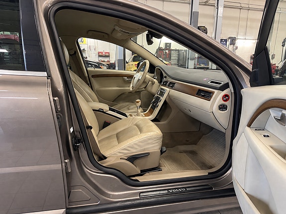 Volvo V70 6 of 21