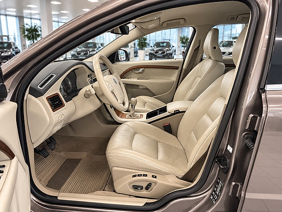 Volvo V70 5 of 21