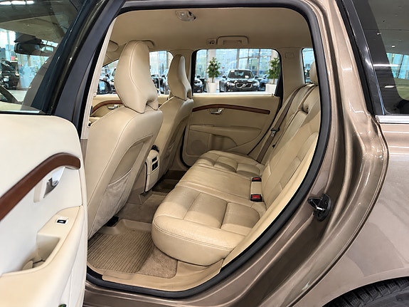 Volvo V70 8 of 21