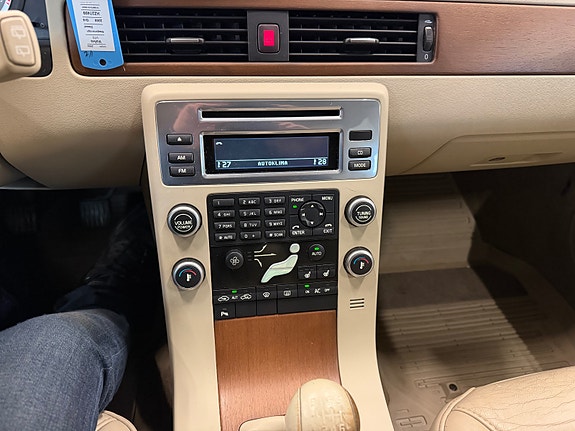 Volvo V70 14 of 21