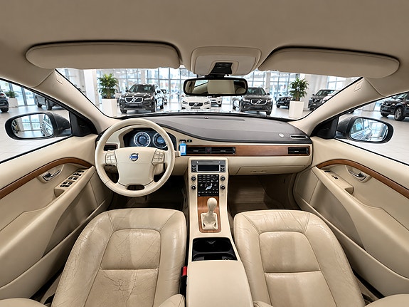 Volvo V70 9 of 21