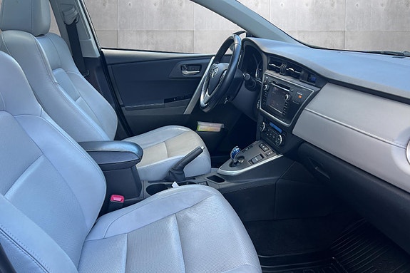 Toyota Auris 14 of 19
