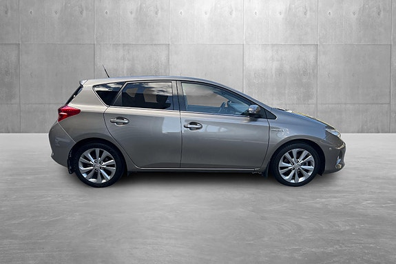 Toyota Auris 6 of 19