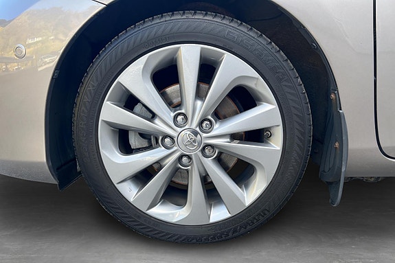 Toyota Auris 18 of 19