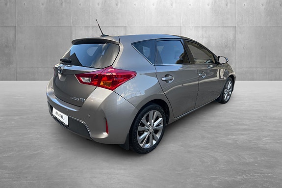 Toyota Auris 5 of 19