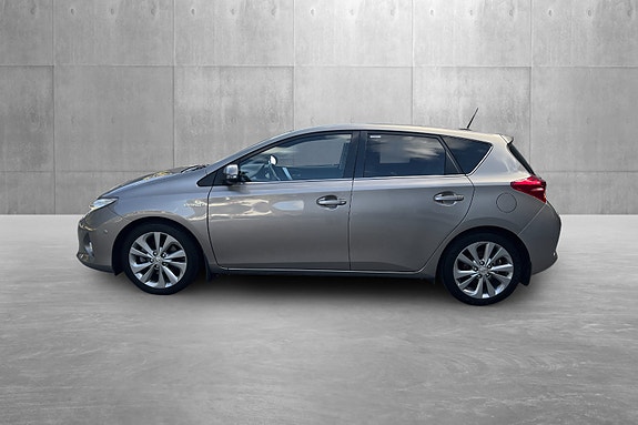 Toyota Auris 2 of 19