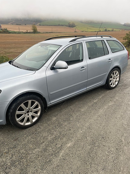 Skoda Octavia 2 of 6