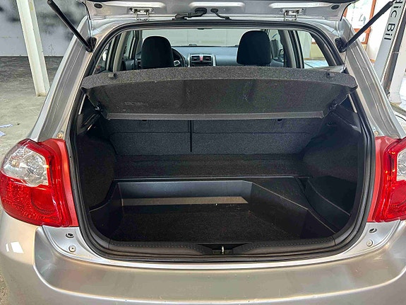 Toyota Auris 22 of 27
