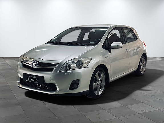 Toyota Auris 2 of 27