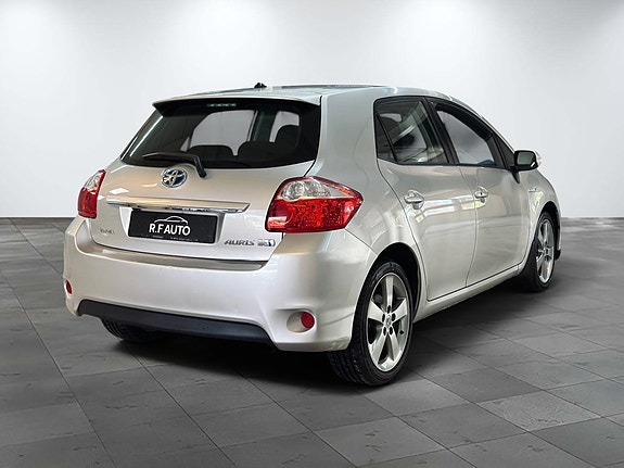 Toyota Auris 6 of 27