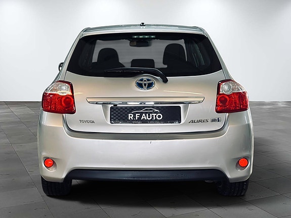 Toyota Auris 4 of 27