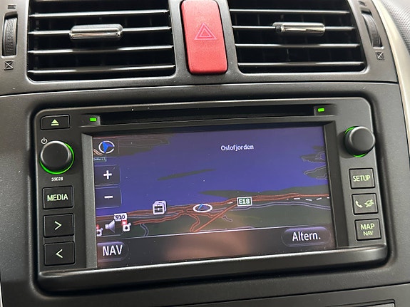 Toyota Auris 12 of 27
