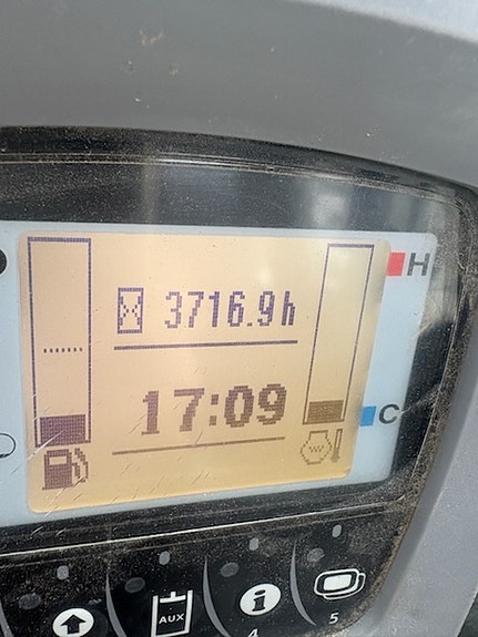 Kubota U-55 12 of 12