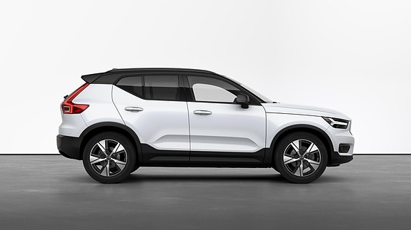 Volvo XC40 4 of 26