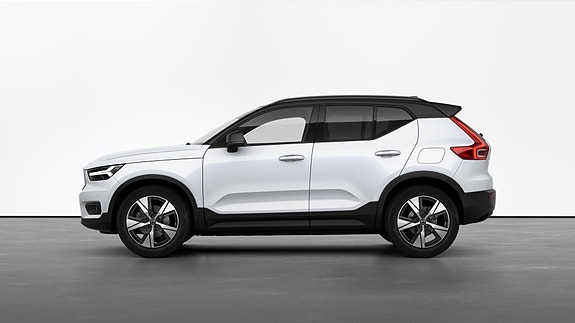 Volvo XC40 6 of 26