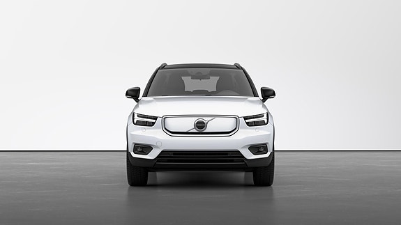 Volvo XC40 3 of 26