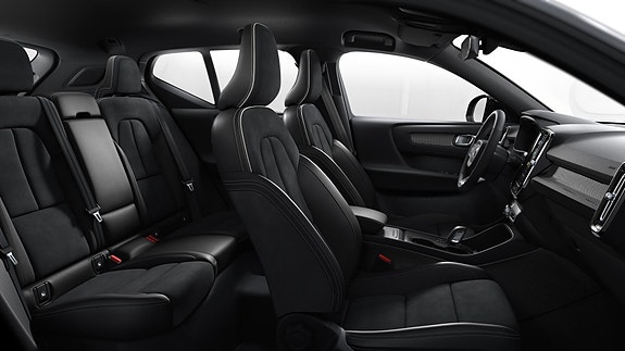 Volvo XC40 17 of 26