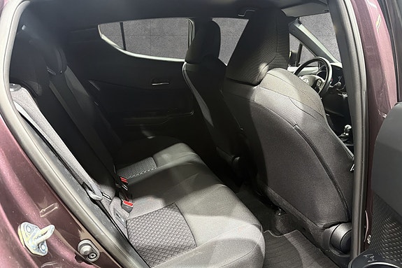 Toyota C-HR 15 of 18