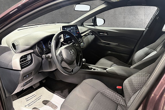 Toyota C-HR 10 of 18